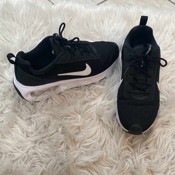 Nike Women’s Air Max Sneakers- Size 8.5 - Picture 2 of 14